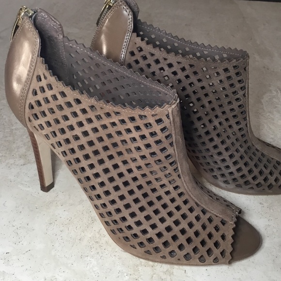 Marc Fisher Peddle Perforated Peep Toe Bootie Heel - Picture 4 of 11